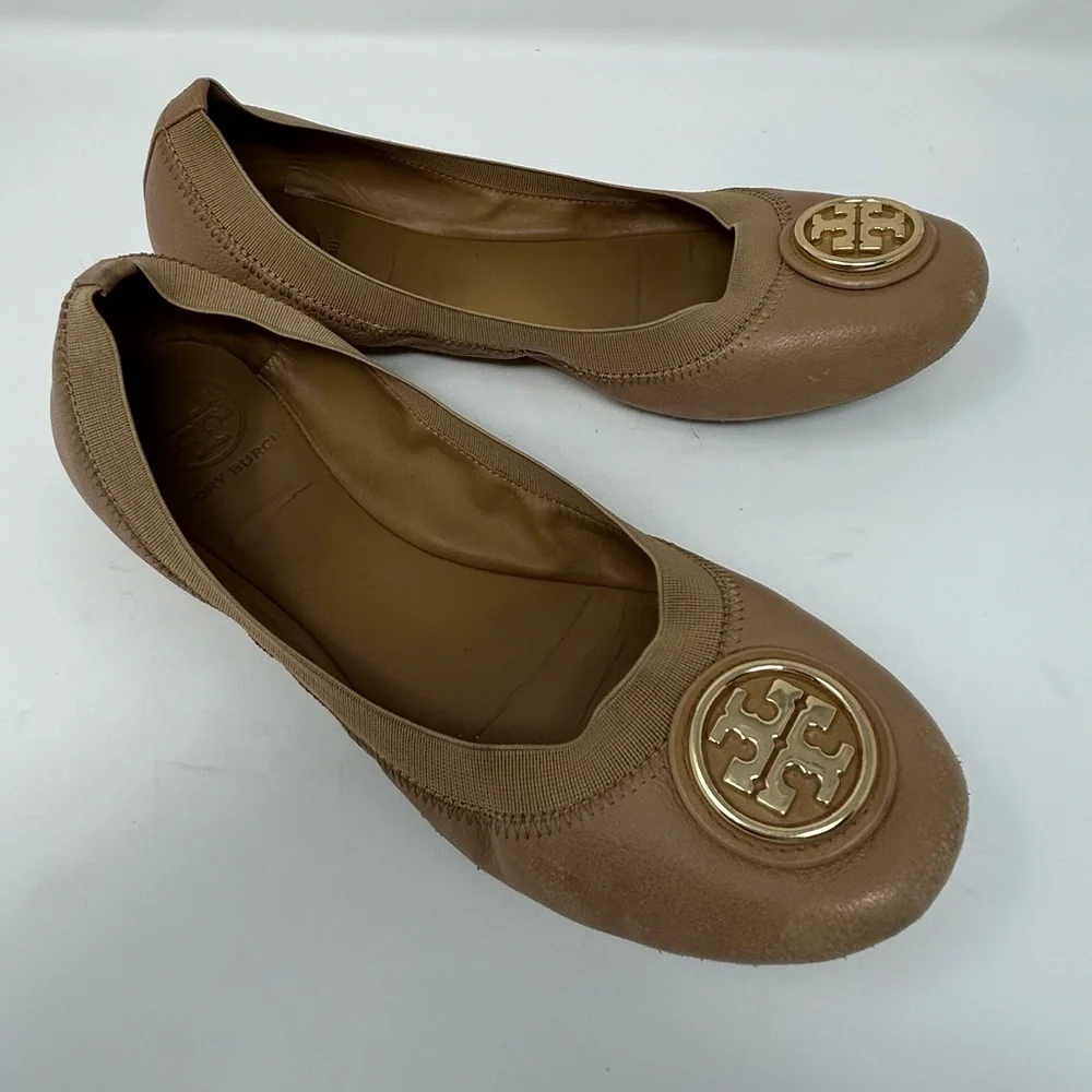 Tory Burch Caroline Leather Medallion Logo Ballet Flats Natural Tan 8M.